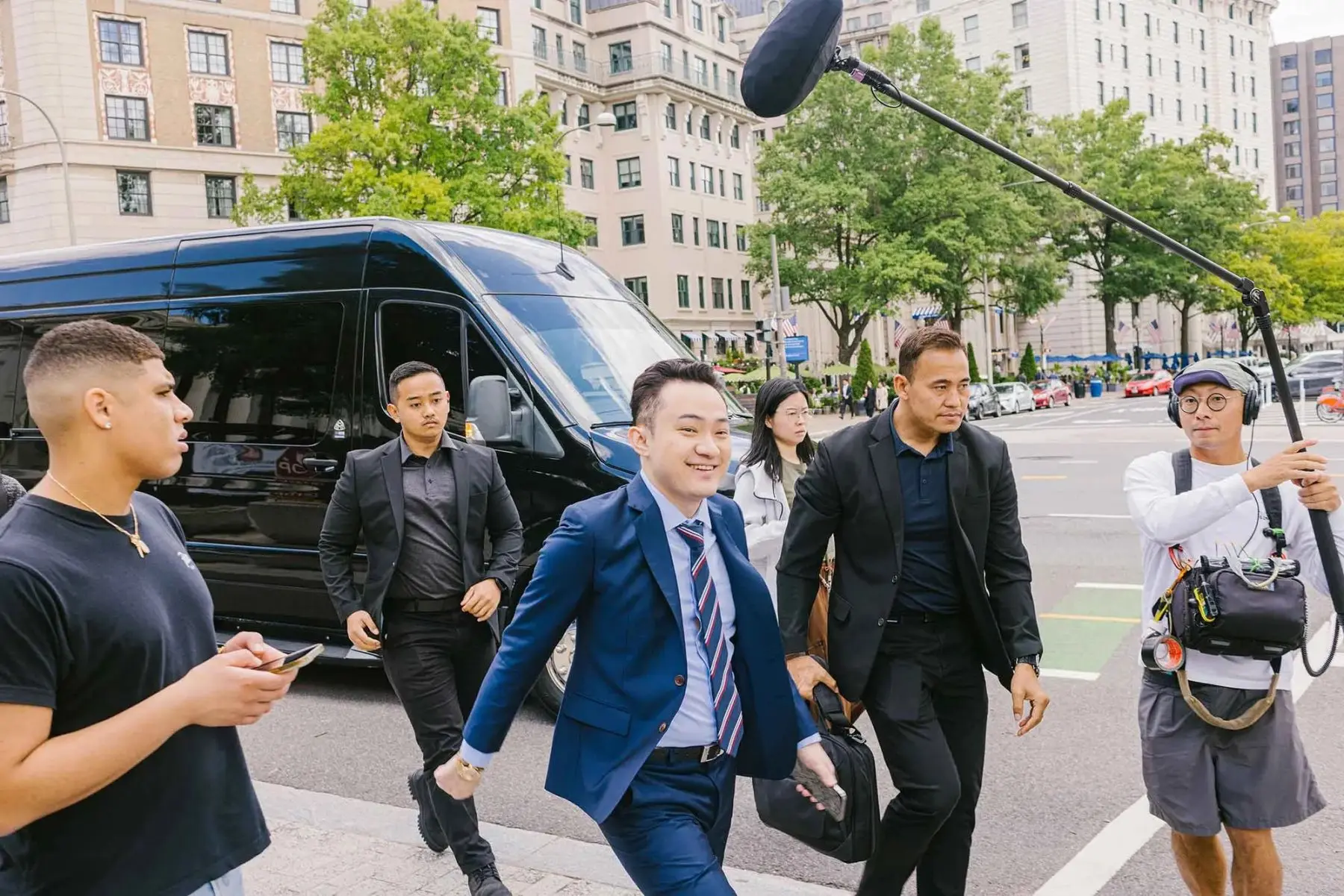 特朗普与赞克合作不断，赞克涉足Meme币却异常低调