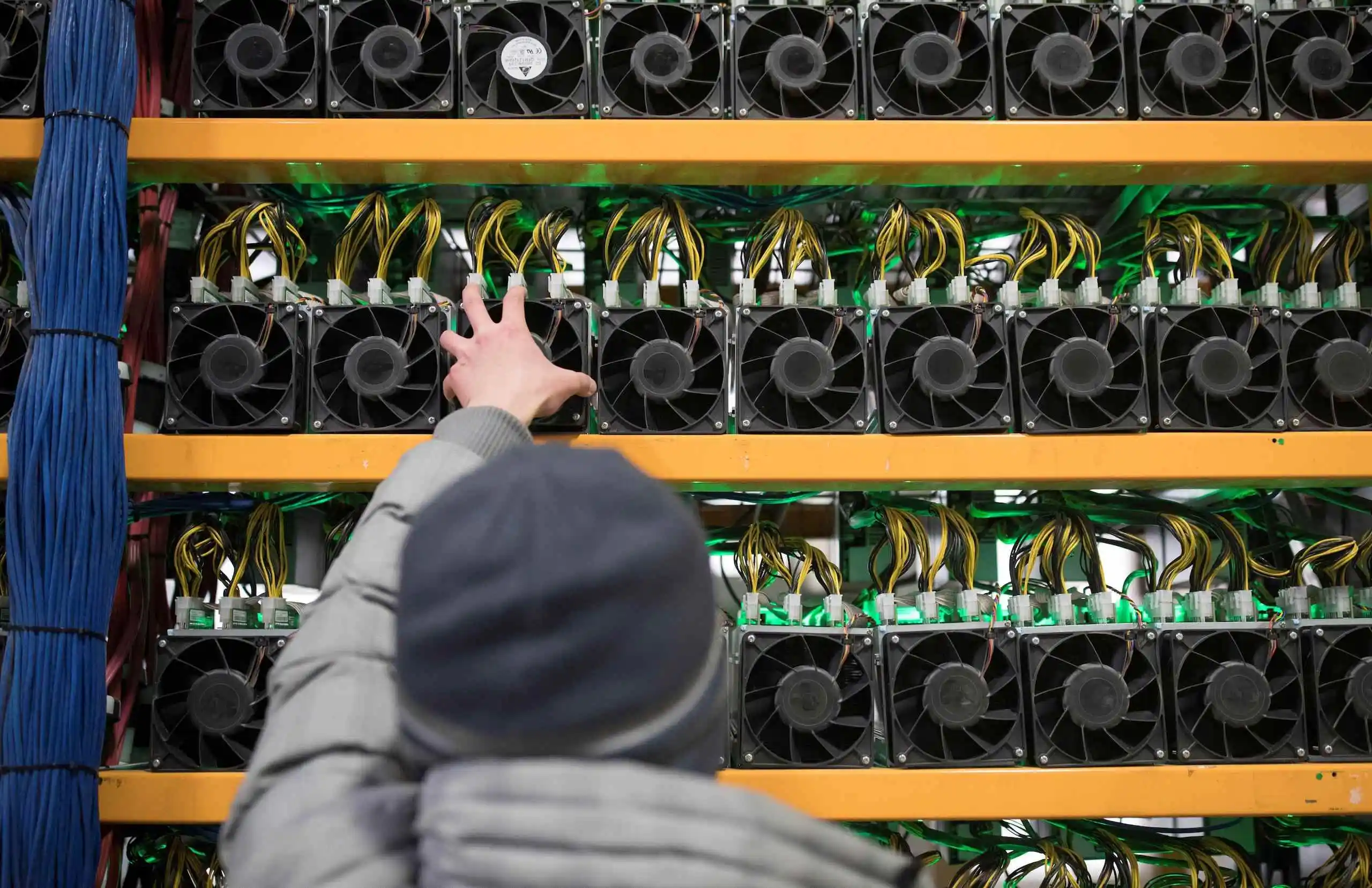 比特币矿企转型AI：加密市场寒冬下的艰难迁徙与抉择