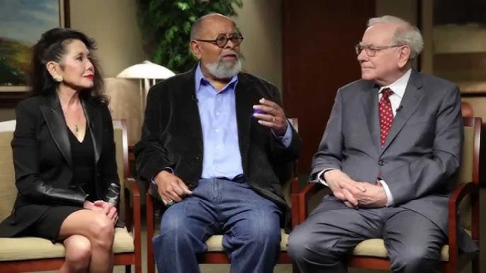 巴菲特卸任后首度专访：每天还上班，慈善午餐重启