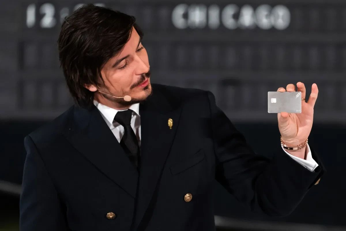 炒股App变高端：机场贵宾厅、695元年费卡，专供有钱人