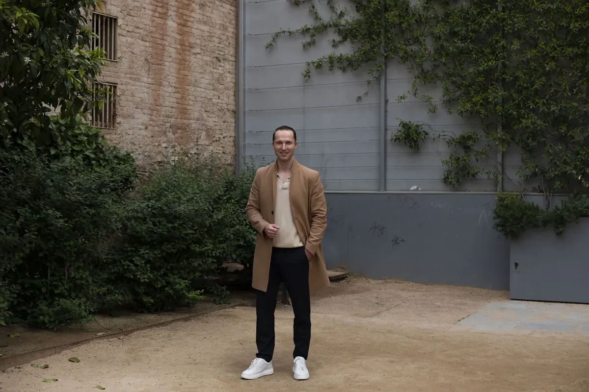 炒股App变高端：机场贵宾厅、695元年费卡，专供有钱人